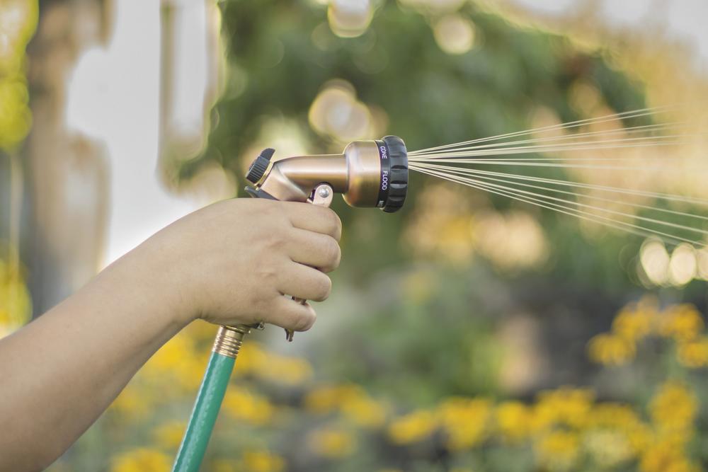 Front-Trigger Multi-Pattern Garden Hose Nozzle — Adjustable Spray Settings for Lawn & Car Wash